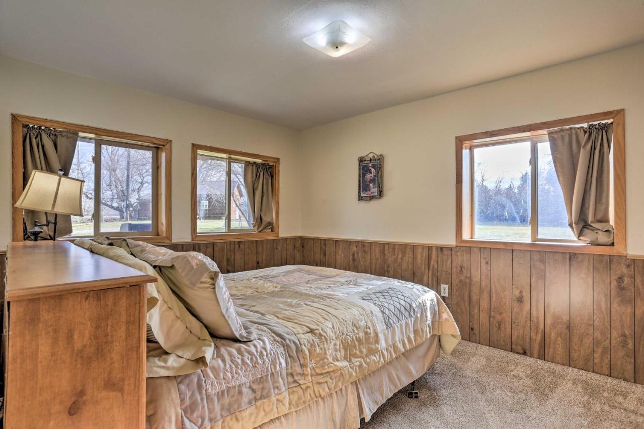 Rustic On 12-acre Trout Farm Holiday home *