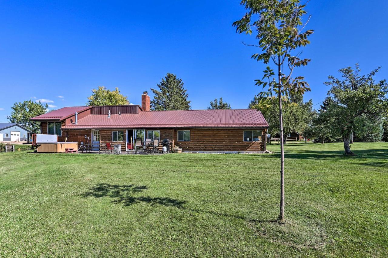 Rustic On 12-acre Trout Farm Holiday home *